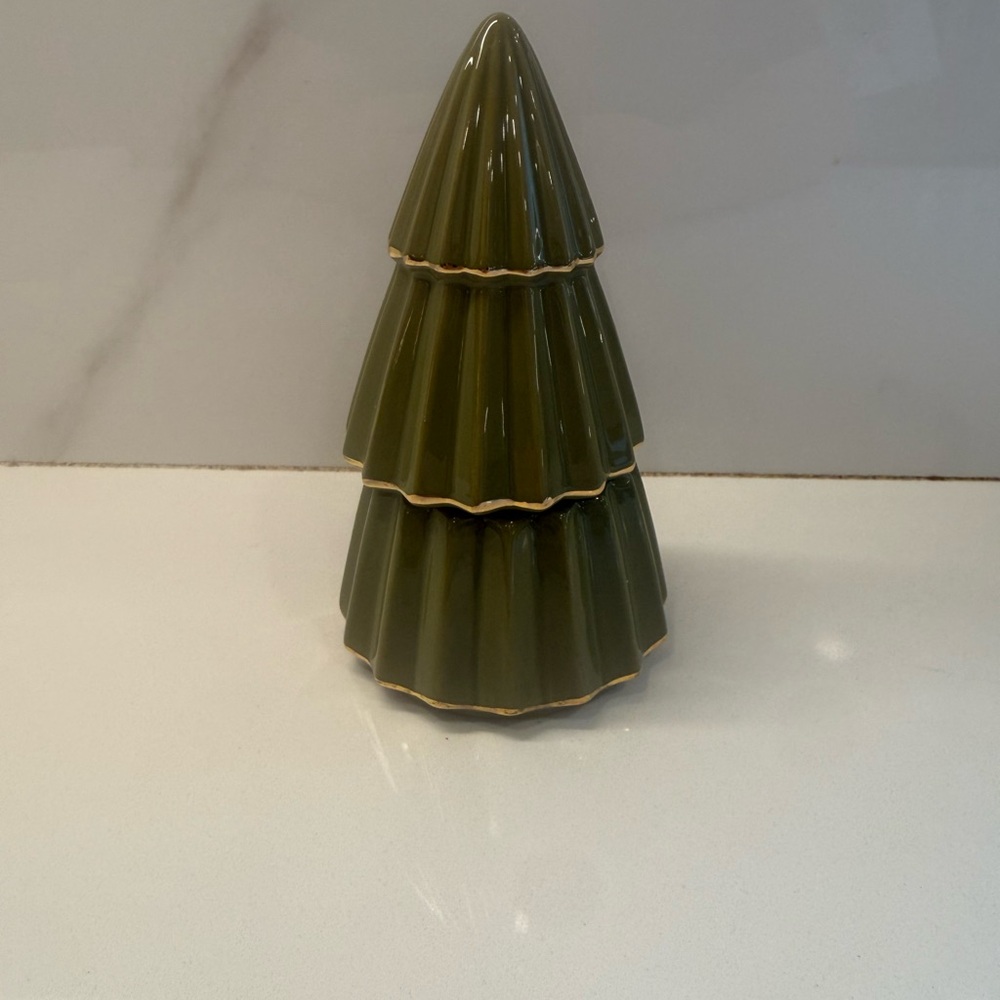 Illume Tried and True Decorative Soy Candle - Fresh Balsam Scent - Picture 3 of 5